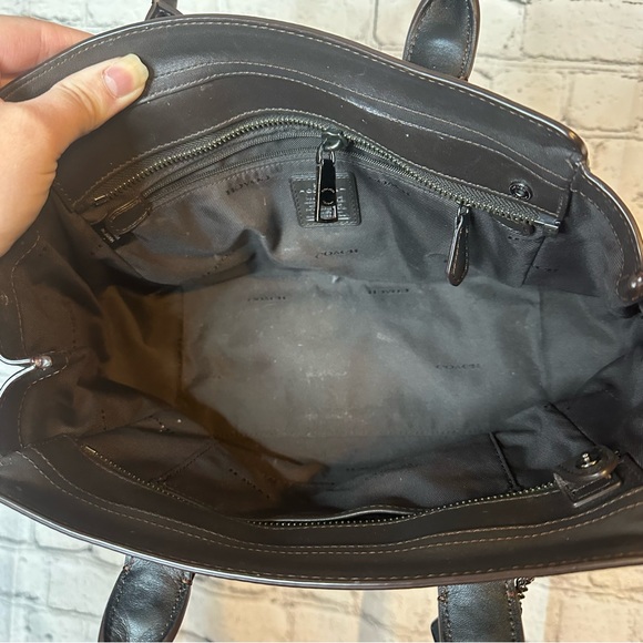 Coach Swagger - Picture 14 of 15